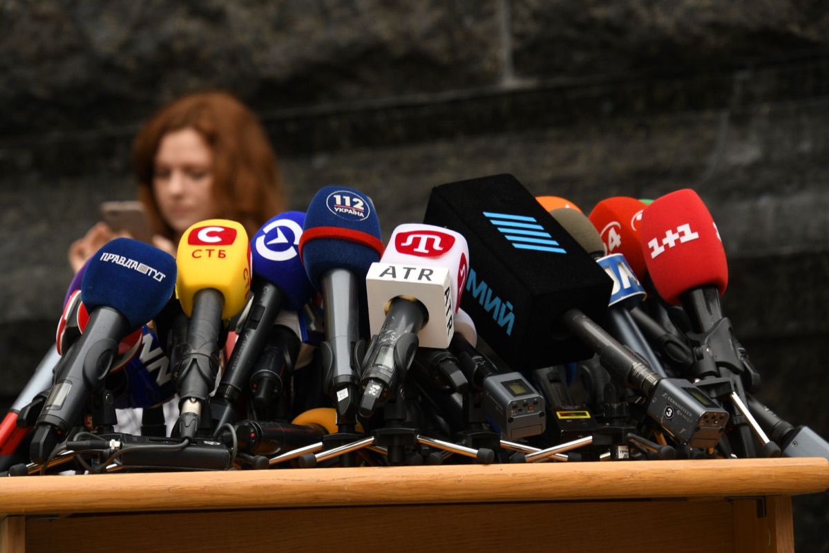 Mikrofony na konferencji prasowej